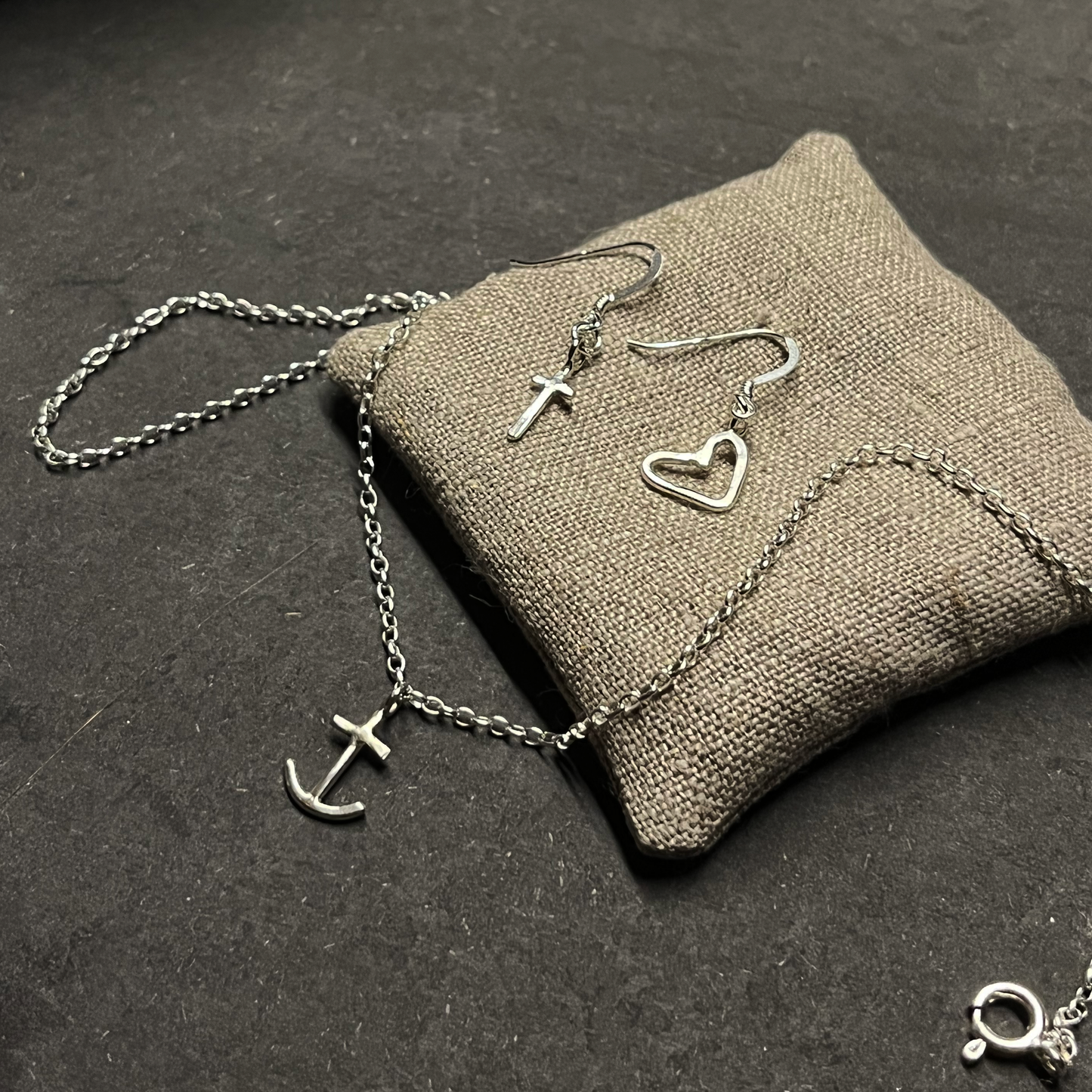 smyckeset TRO, HOPP & KÄRLEK