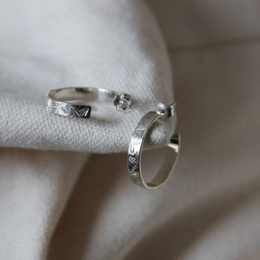 mönstrade örhängen HOOPS